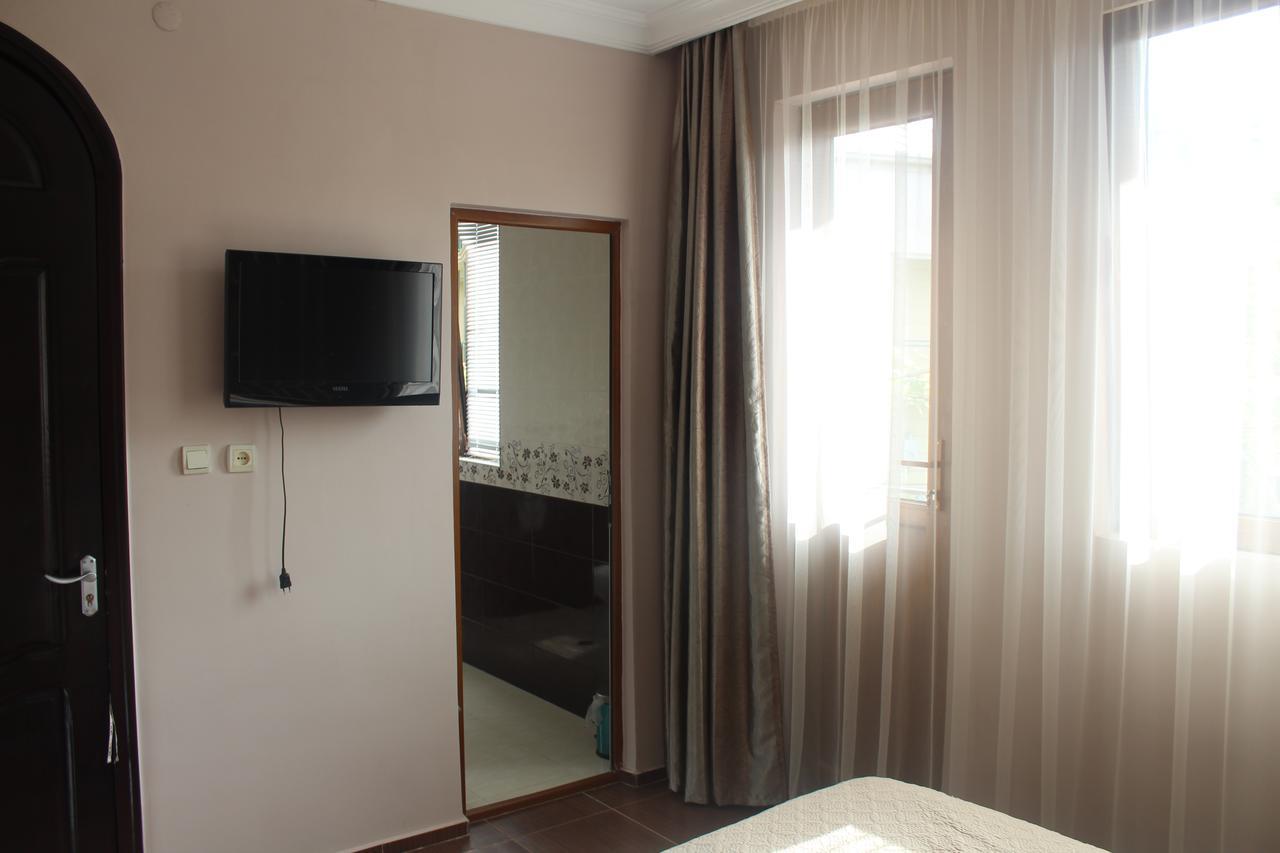 Deluxe Guest House Кваріаті Екстер'єр фото